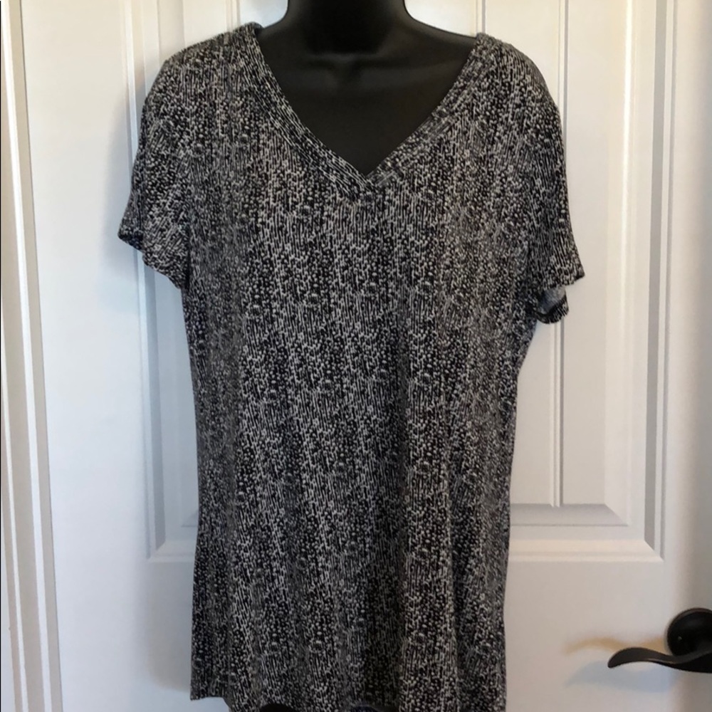 Black and white short sleeve blouse